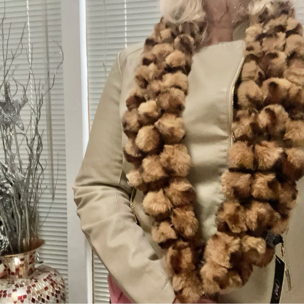 NWT Luxurious leopard Brown Faux Fur Scarf